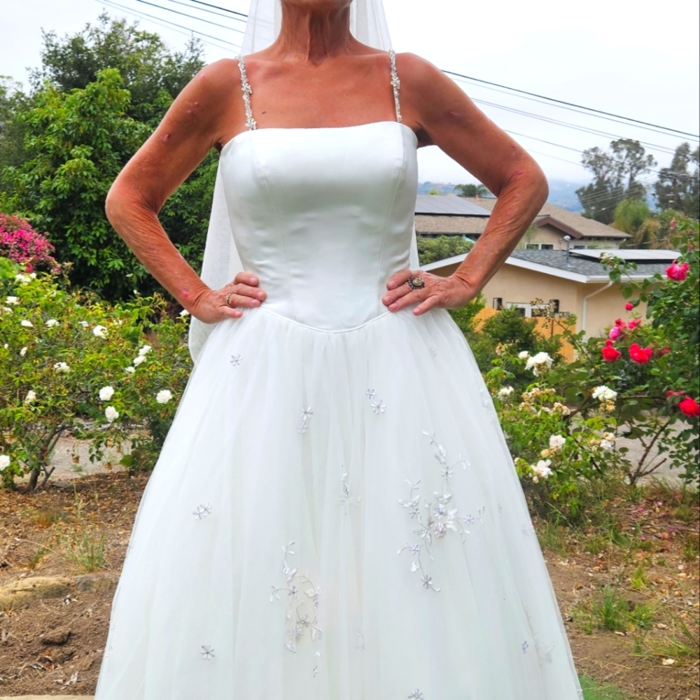 Mon Cheri Elegant Very Light Ivory Ball Gown